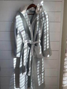 L.L. Bean Light Gray Plush Hooded Robe
